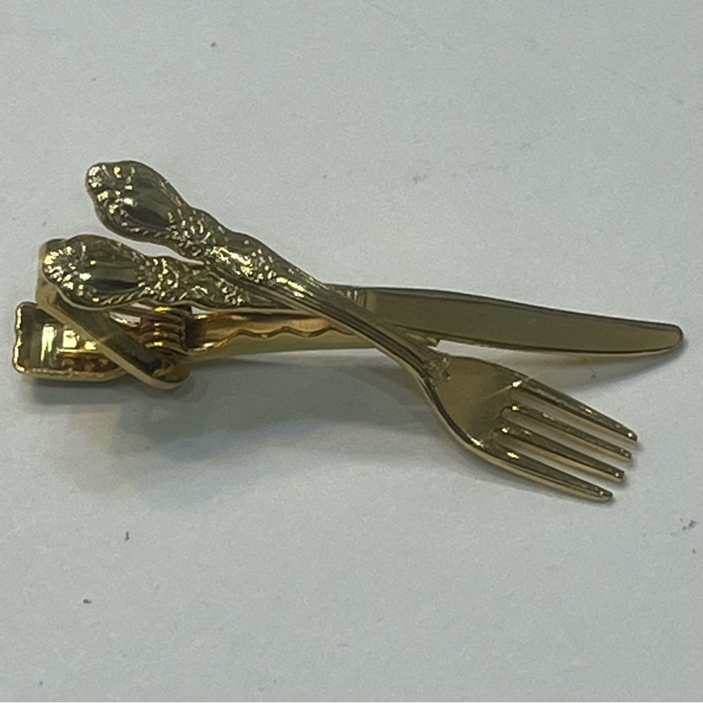 Vintage Myers gold tone utensils tie bar clip